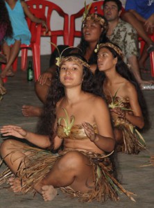 Die Bewohner auf den Marquesas Inseln pflegen ihre alte Kultur. Das Haka Manu Fest ist ein Höhepunkt auf der Insel. Foto: Lothar Henke/pixelio.de